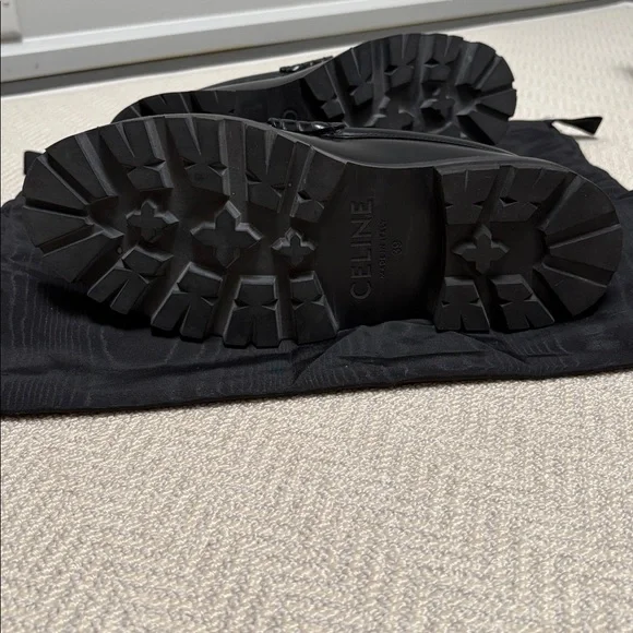 CELINE Margaret Loafer with Triomphe Chain in Polished Black Leather - Picture 16 of 16